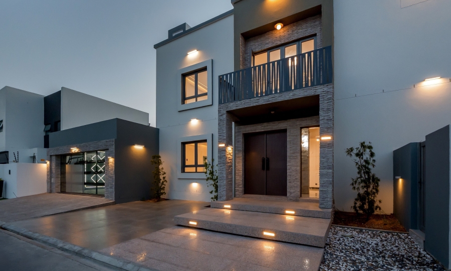 6 Bedroom Property for Sale in Sandown Western Cape